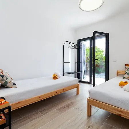 Solarys - Moradia Moderna Com Piscina Aquecível Em Albufeira