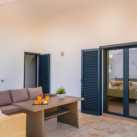Solarys - Moradia Moderna Com Piscina Aquecível Em
