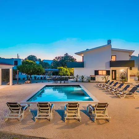 Solarys - Moradia Moderna Com Piscina Aquecível Em *