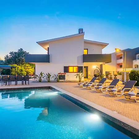 Solarys - Moradia Moderna Com Piscina Aquecível Em Albufeira